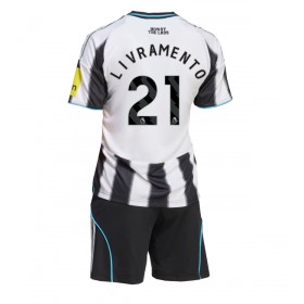 Newcastle United Tino Livramento #21 Hjemme skjorte til barn 2025-26 Kortermet (+ korte bukser)